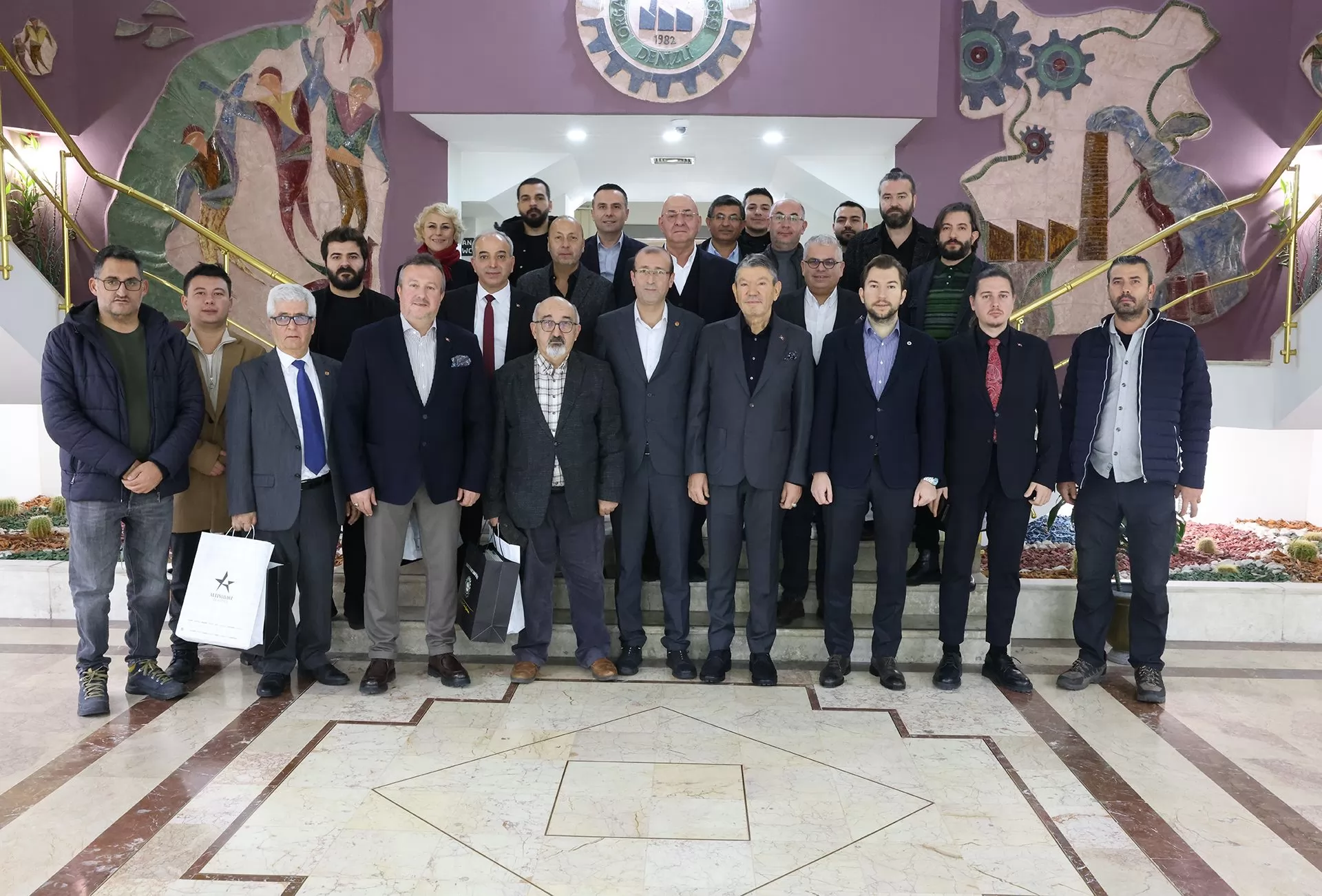 Denizli Osb Yönetimi Düzenlenen Basın Toplantısında 2025 Yılı Projelerini Tanıttı